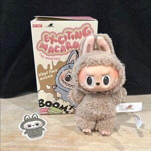 Authentic Pop Mart, Exciting Macaroon, sesame bean vinyl plush